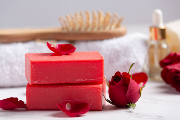 木材玫瑰手工皂大理石背景清洁肥皂玫瑰