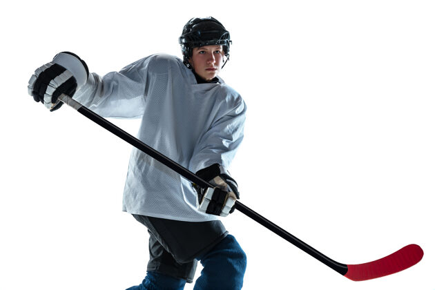 运动年轻的冰球男选手 冰球场上的棍子和白墙专业休息运动
