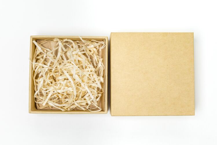纸板包装带碎纸的环保礼品盒顶视图？模型盒子零浪费顶视图