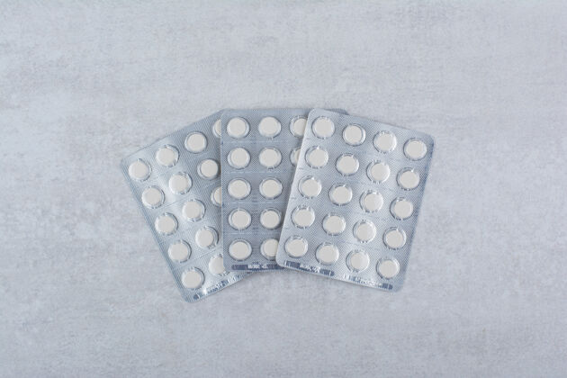 抗生素大理石表面有三包药品包装医药处方
