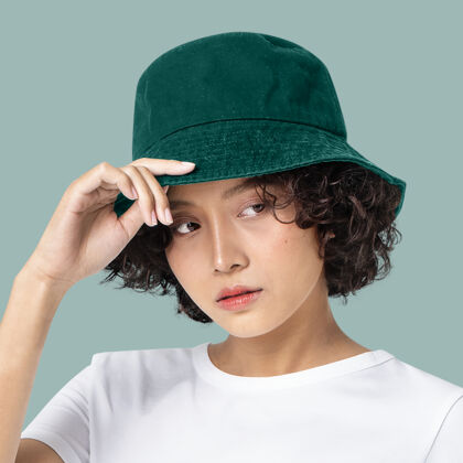 T恤女人头上的帽子模型女人模型服装