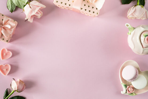玫瑰在浅粉色背景上用粉色玫瑰复制文本空间平铺 顶视图顶部空博客