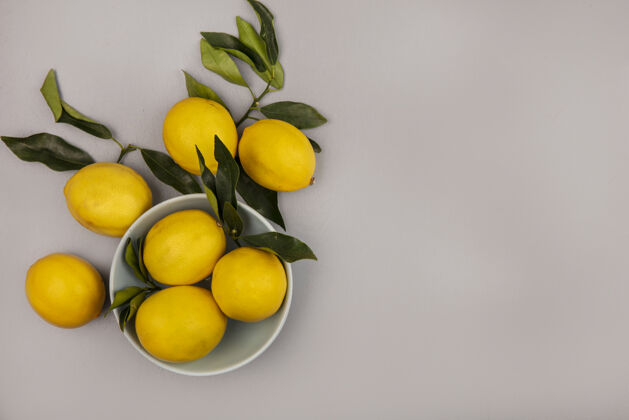 配料顶视图的良好来源的维生素c柠檬在一个碗与叶柠檬隔离在一个白色的背景与复制空间白色视图柑橘