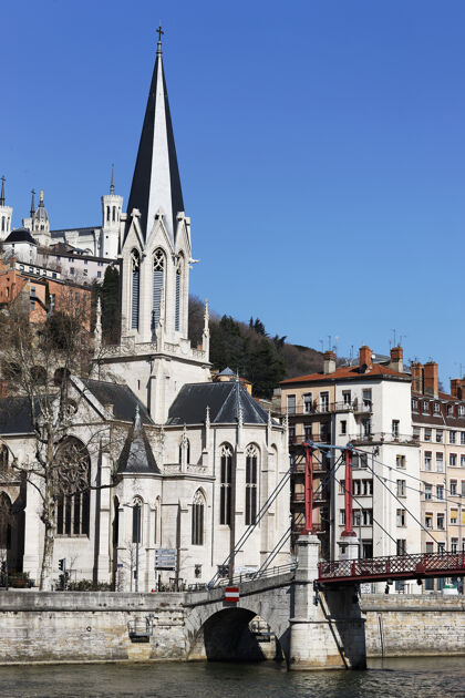 建筑里昂河边的教堂欧洲全景五颜六色