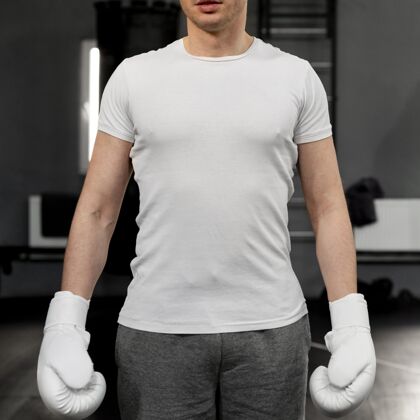 生活方式拳击运动员穿着模拟t恤训练运动员男人