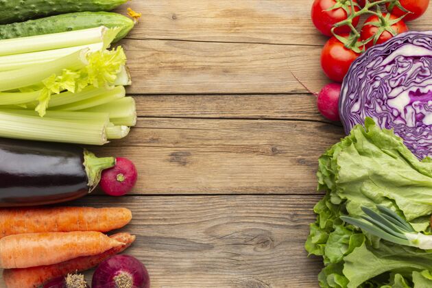 分类木桌上的蔬菜俯视图健康新鲜