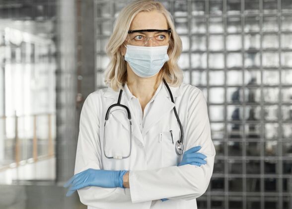 护理带医用面罩的女医生画像面膜医院诊所