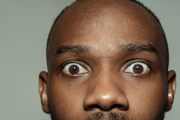 干净美丽的非洲裔年轻人脸部特写聚焦眼睛脸男人皮肤