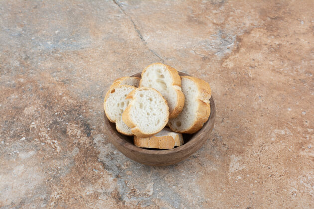 芳香木碗香面包片切片法式面包面包