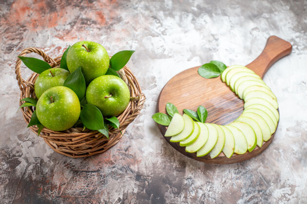 苹果顶视图美味的绿色苹果与切片水果的光背景新鲜背景农产品