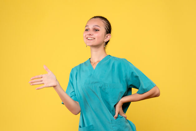 医疗正面图女医生穿着医用衬衫问候 病毒健康covid-19彩色护士医院人黄色女人