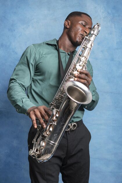 声音年轻的非洲裔美国音乐家庆祝国际爵士乐日乐器经典人