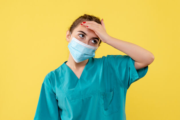 医学正面图女医生穿着医用衬衫 戴着口罩 制服病毒健康色covid大流行人护士健康
