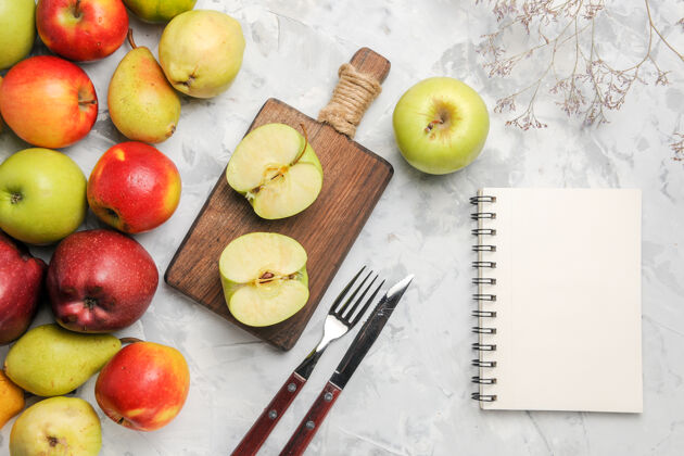 多汁顶视图绿色苹果和其他水果在白色背景上芒果食品健康