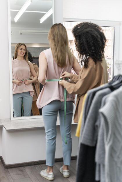 工作个人购物者帮助顾客时尚女人客户