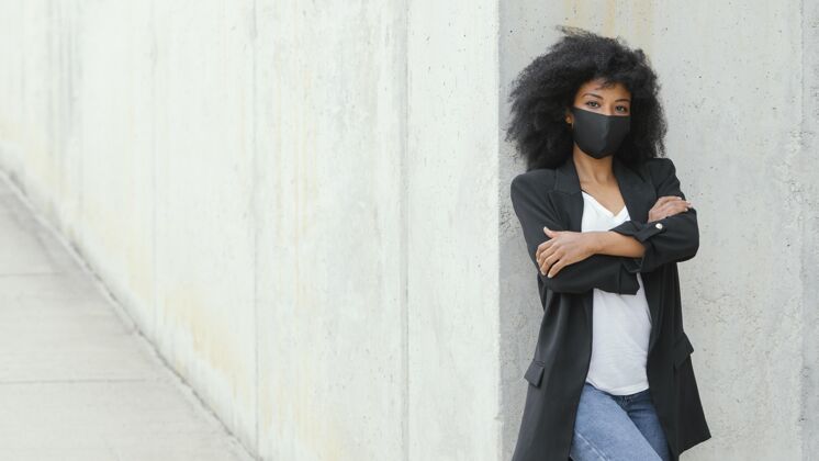 女性戴着面具的中枪女人面具黑人女人面具