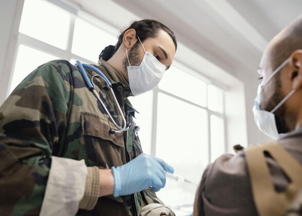 病毒军人正在接种疫苗感染医学健康