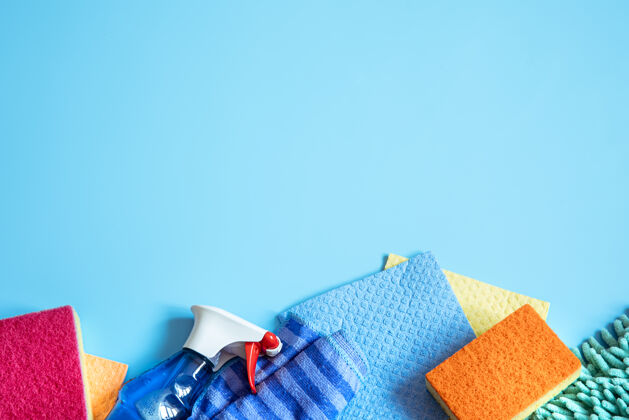 配件用海绵 抹布 手套和洗涤剂组成的彩色组合 用于一般清洁清洁服务理念清洁清洗家用