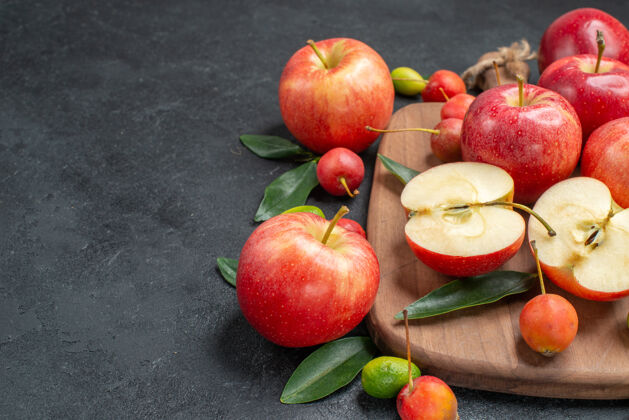 水果侧面特写查看水果黄红色樱桃树叶苹果板柑橘类水果食物吃苹果叶子