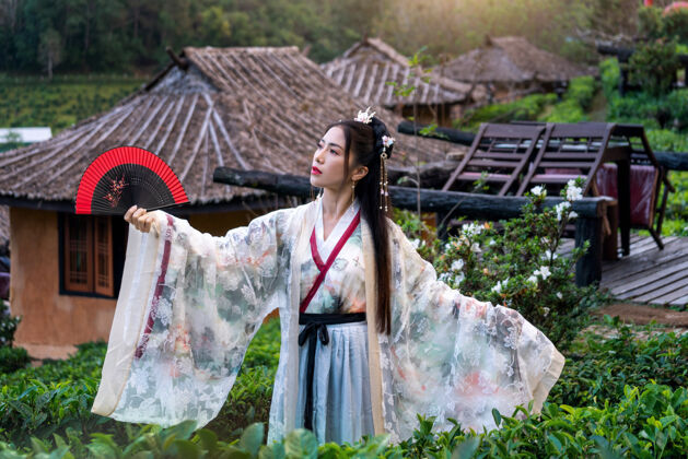 泰国在泰国梅洪森省的banrakthai村 一位穿着中国传统服饰的亚洲妇女老中国老