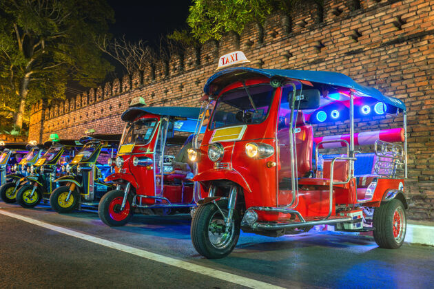 城镇泰国的传统出租车速度自行车车辆