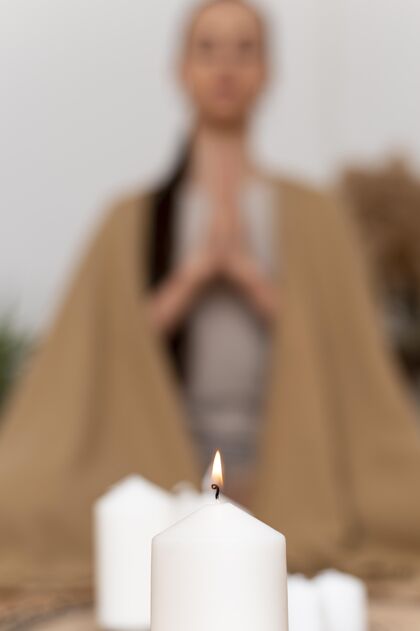 女人画像女人冥想冥想蜡烛瑜伽