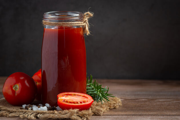 配料番茄酱或番茄酱配新鲜番茄番茄奶油混合物