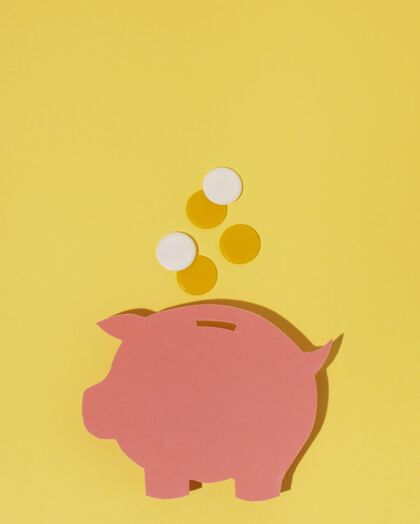 猪银行黄色背景上的小猪存钱罐顶视图最小框架黄色背景