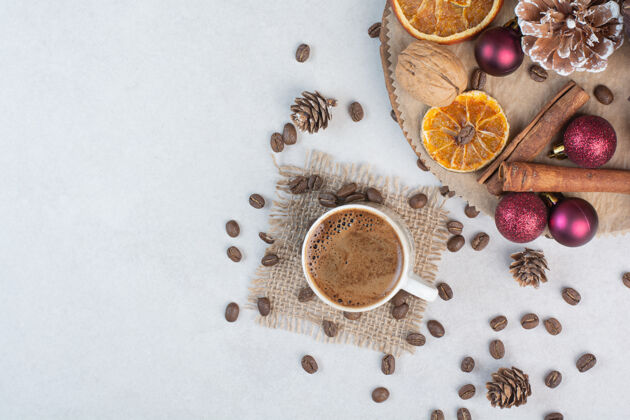 自然咖啡杯和咖啡豆在麻布上高质量的照片新鲜的热的美味