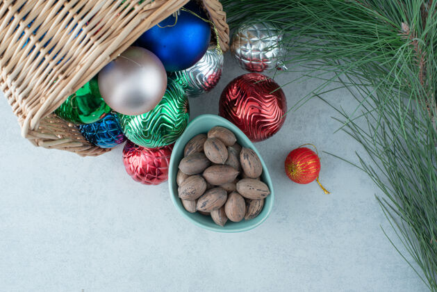 好吃一个蓝色的坚果盘圣诞喜庆球高品质的照片球可食用篮子
