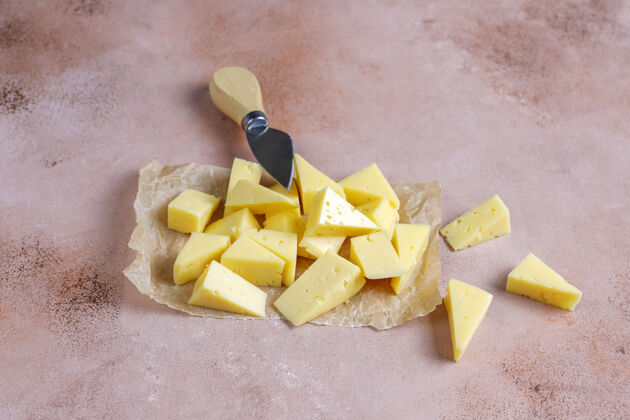 乳制品半硬奶酪切片切片开胃菜新鲜