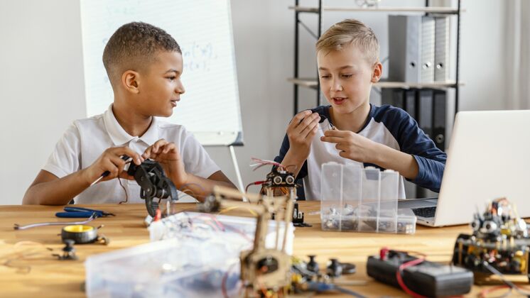 男孩儿童制造机器人工艺组件房子