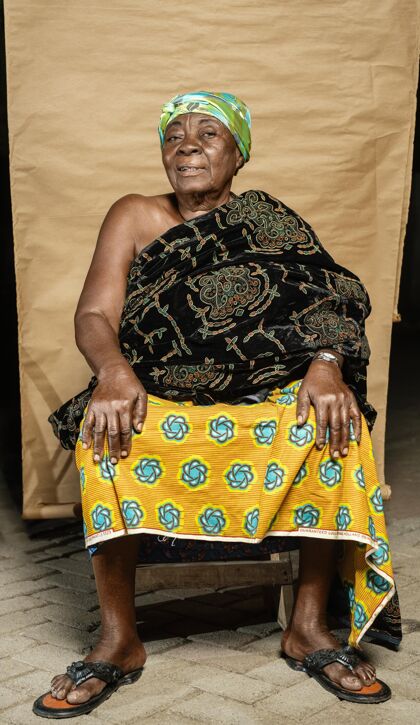 文化非洲老妇人部落服装人