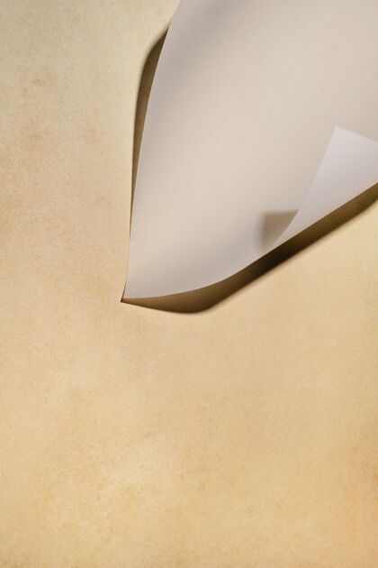 垂直高角度的文具薄纸与复印空间简单自然简约