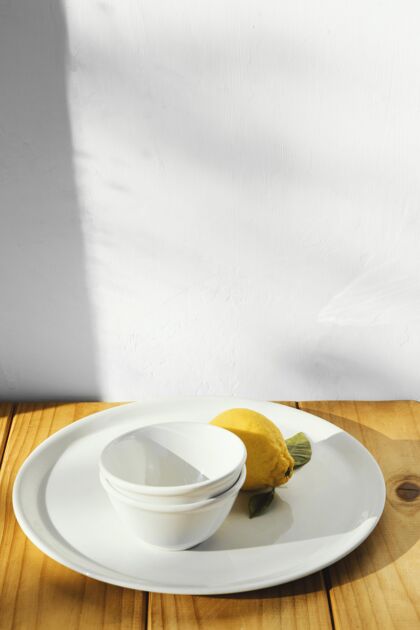 简单抽象的最小概念柠檬和盘子产品抽象简单