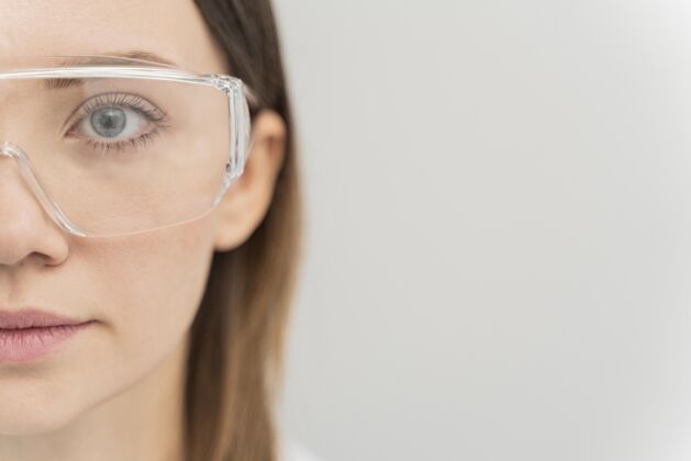 发明戴着护目镜的妇女肖像 有复印空间成功理念思维