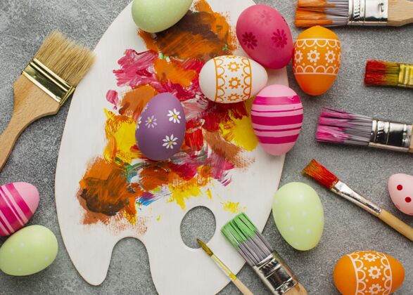 节日彩色复活节彩蛋顶视图与画笔和调色板调色板彩蛋水平