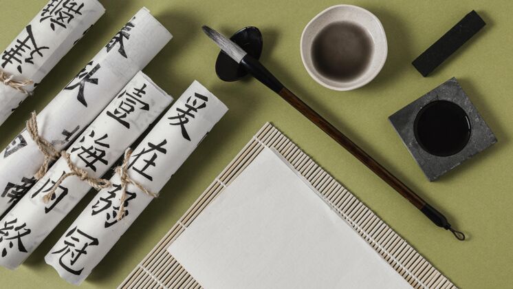 排列平铺的中国墨水与空纸安排毛笔水墨写作
