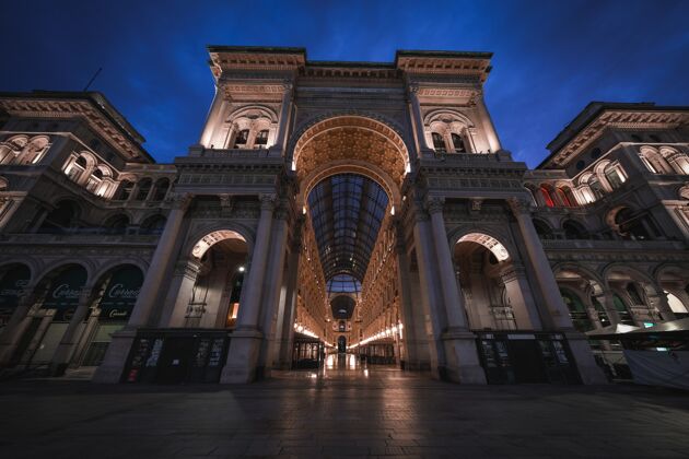 房子维托里奥伊曼纽尔二号美术馆的惊人建筑在夜空距离的惊人镜头墙罗马角度