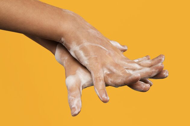 健康洗手的人隔离在橘子上护理预防个人