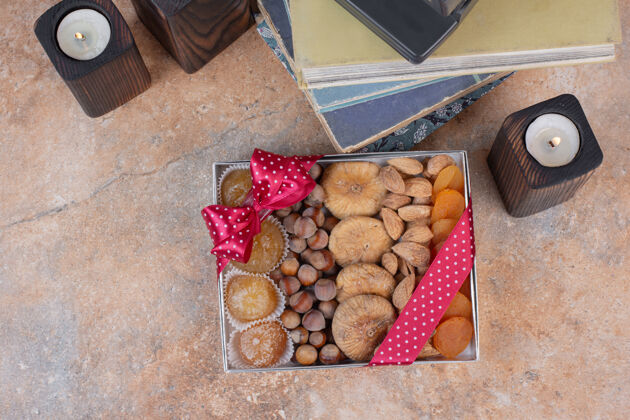 杏仁各种干果和坚果礼品盒顶视图顶视图分类