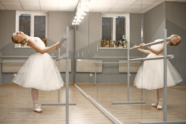 芭蕾舞漂亮的芭蕾舞演员尖角的芭蕾舞演员芭蕾舞演员工作室芭蕾舞