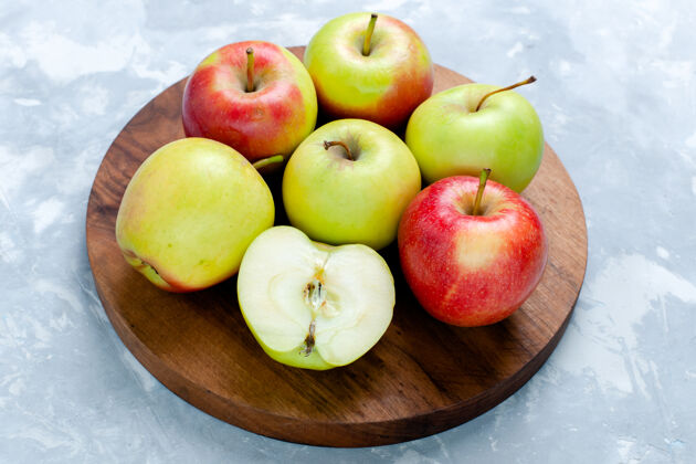 苹果正面图新鲜苹果成熟醇厚水果浅白桌上水果食品维生素彩色照片颜色淡白色金色