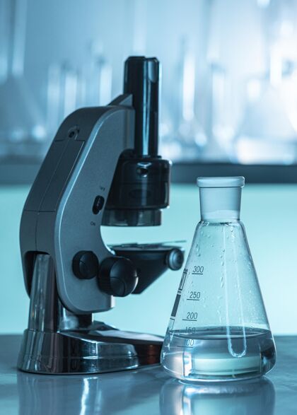 研究锥形烧瓶和显微镜装置科学化学科学