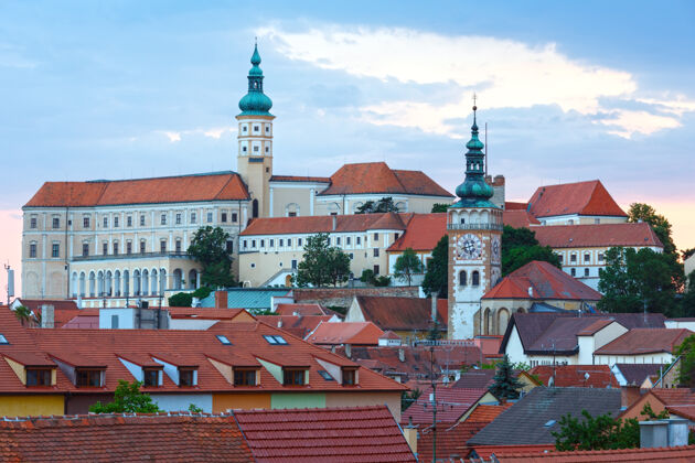 城镇米库洛夫镇日落顶视图（摩拉维亚地区 捷克共和国）日落城堡捷克共和国
