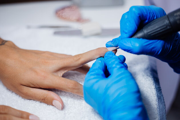 女人美手美手指甲护理制作工艺专业指甲锉刀操作美手护理理念健康宠爱应用